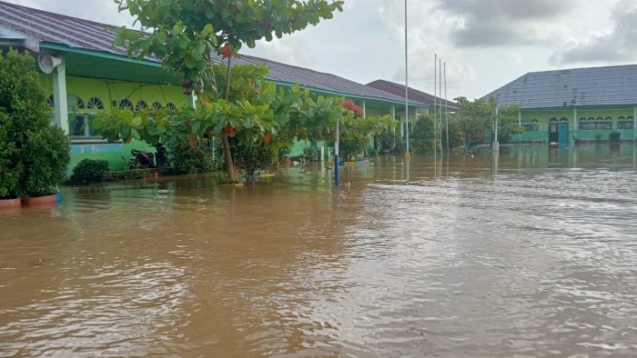 Banjir Rob Kepung MAN 2 Tanjung Jabung Timur Hampir Sepekan, Ketinggian Air Capai 75 Cm