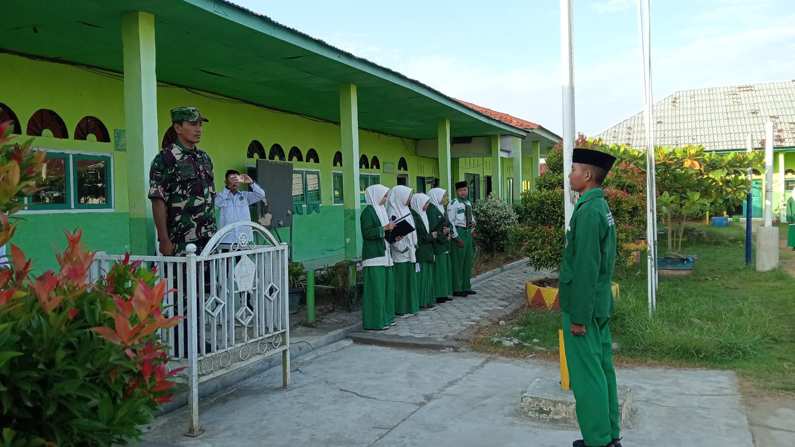MAN 2 Tanjung Jabung Timur Jalin Kemitraan dengan Koramil Nipah Panjang untuk Tingkatkan Kedisiplinan Peserta Didik