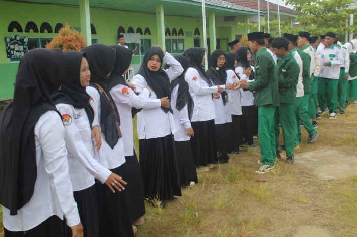 Pererat Silaturahmi, Keluarga Besar MAN 2 Tanjung Jabung Timur Gelar Halalbihalal di Halaman Madrasah