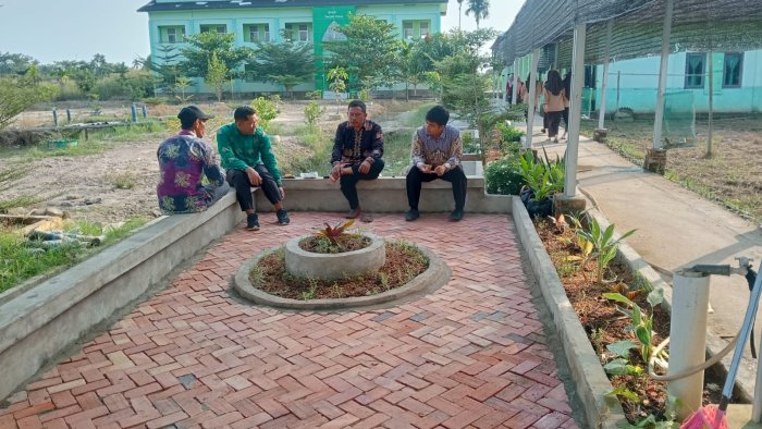 MAN 2 Tanjung Jabung Timur Terus Berupaya Ciptakan Lingkungan ASRI Demi Kenyamanan Madrasah MAN 2 Tanjung Jabung Timur Terus Berupaya Ciptakan Lingkungan ASRI Demi Kenyamanan Madrasah