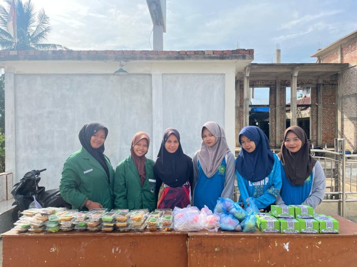 Tumbuhkan Jiwa Empati, Siswa MAN 2 Tanjung Jabung Timur Bagikan 150 Porsi Takjil Gratis