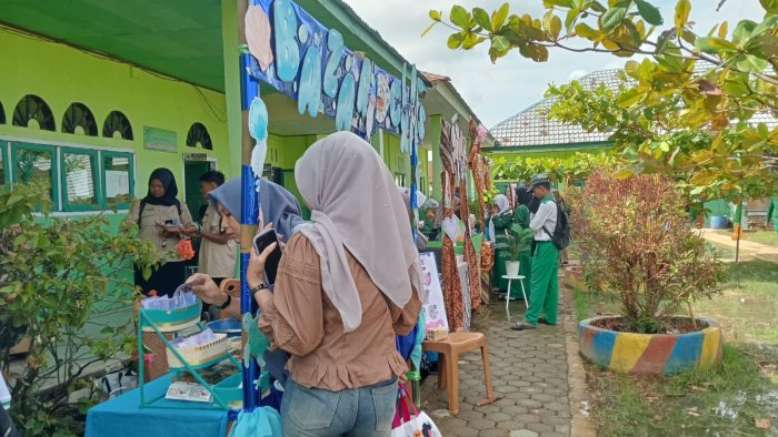 Geliat Entrepreneur Muda: Stand Bazar Siswa Meriahkan Arena KOMPASI MAN 2 Tanjab Timur